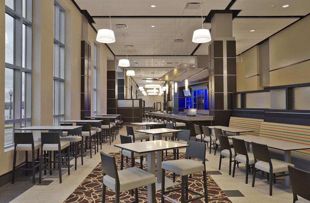 Doubletree By Hilton Lawrenceburg Hotel Екстериор снимка
