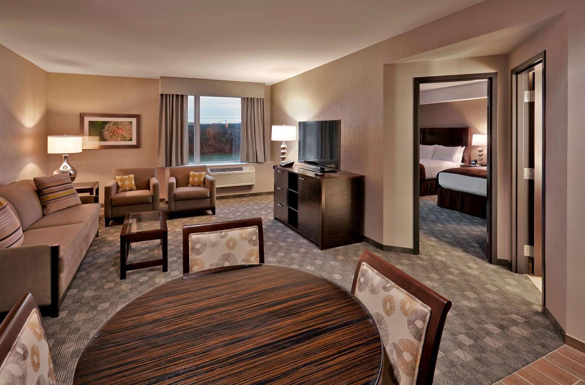 Doubletree By Hilton Lawrenceburg Hotel Екстериор снимка